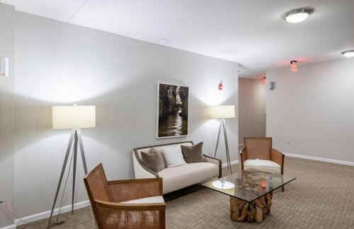 Landing Stylish 2BD Gym Clubhouse - Photo 42