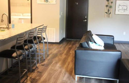 Spacious 2BR Suite Plus Patio Near Iowa State - Foto 25