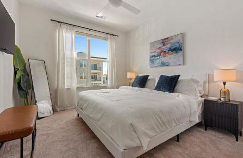 Polished Contemporary 2BR 2BA Private Balcony - Foto 31