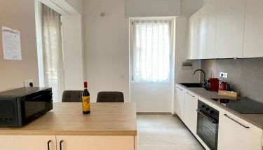 Central Modern Apartment near Lake Como with Elevator and Air Conditioning - Foto 3