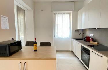 Central Modern Apartment near Lake Como with Elevator and Air Conditioning - Foto 3