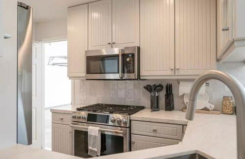 Montecito-Chic Beachside Retreat - Photo 14