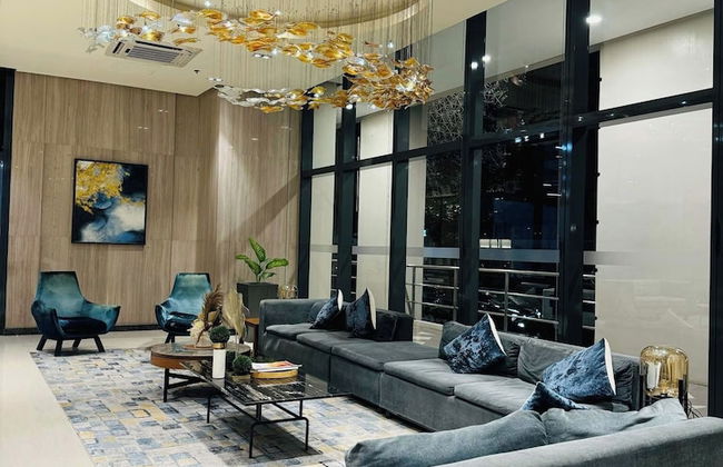 Andi and Frances' Place at BGC - Photo 5