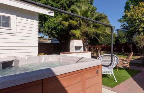 1970s Style Cozy Home with Fireplace Yard and Hot Tub - Foto 11