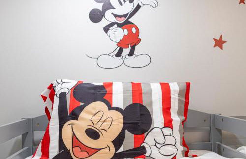 Beautiful home, centrally located to Parks with Pool - Foto 30