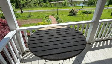 Historic 1818 Riverfront Cottage - Foto 4, Garden view