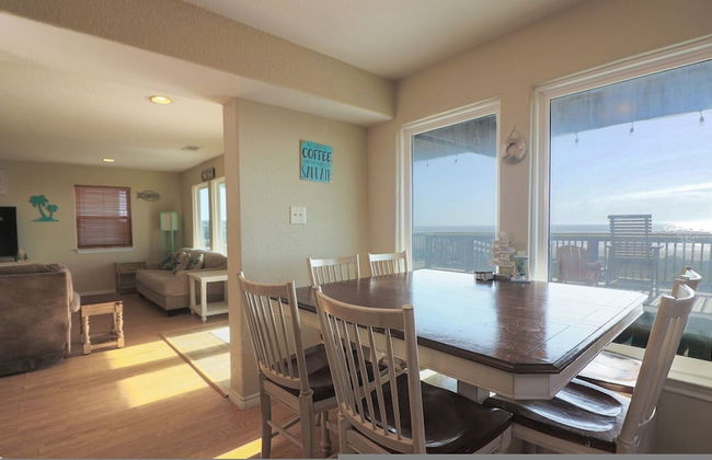 Superb Home With Private Walkover to Beach - Foto 14