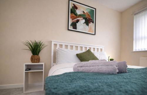 Spacious 3-Bed House with Private Yard - Foto 5