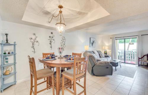 Waterfront Community w/ Perks: Mary Esther Condo - Foto 11