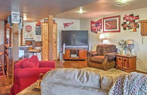 Rustic Cabin with Decks, Alpine Views and Pool Table! - Foto 7