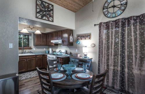 Horsin Around-cabin With A Peaceful Covered Deck - Foto 9