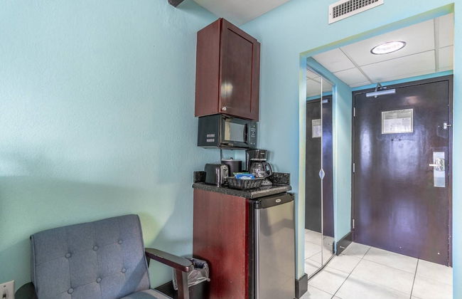 201 Little Harbor Inn - Photo 2