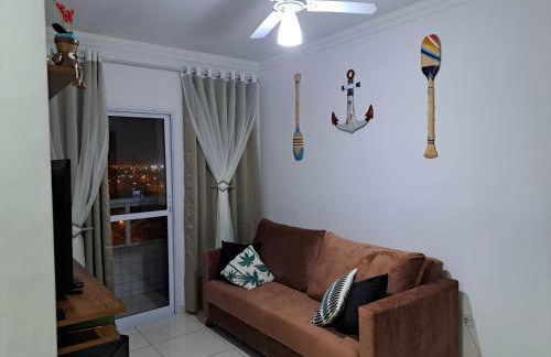 Apto aconchegante beira mar com ar no quarto - Foto 9