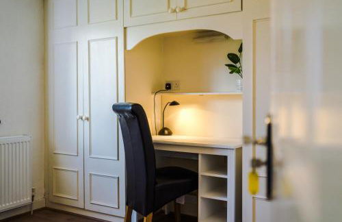 Spacious 4-Bed House Near Wigan Warrington - Foto 8