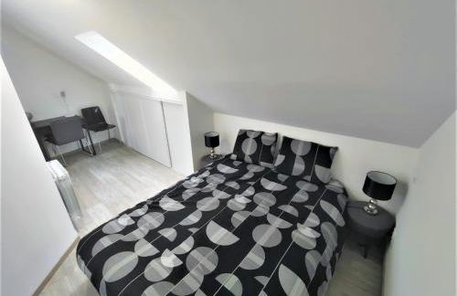 YUCA - appartement COSY 2 chambres intimes Hyper centre d'ERNEE - Foto 16