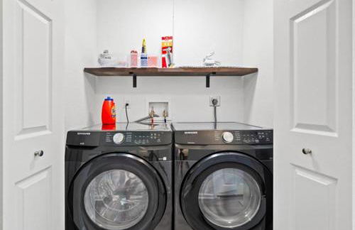 Spacious and Luxury Designed Ranch with Game Room - Foto 39