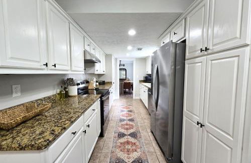 Cozy 5BR Family Retreat Firepit Games Patio - Foto 18