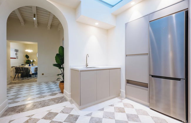 Luxurious Apartment with Patio and Pool - Foto 12