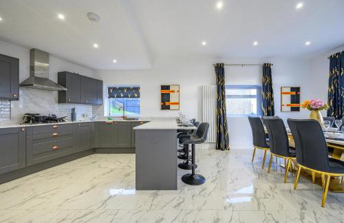 Spacious 6 Bedroom Escape with Hot Tub, Games Room & Karaoke in Yorkshire - Foto 3