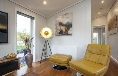 Deer Leap, Strawberryfield Park - Photo 8