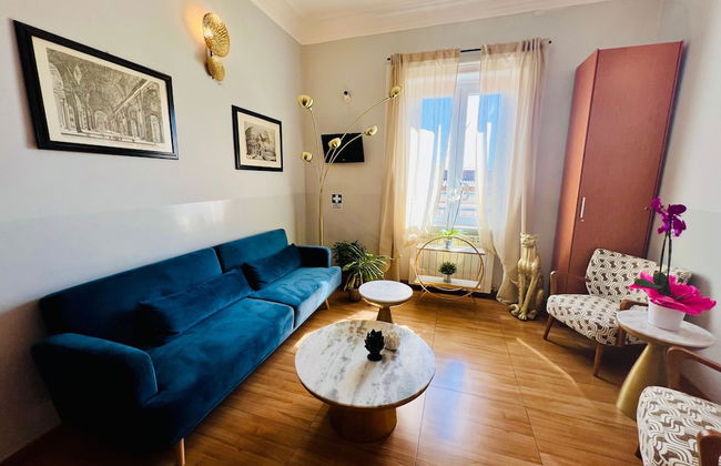 Bon Ton Design Rooms by DOT Suites - Photo 22