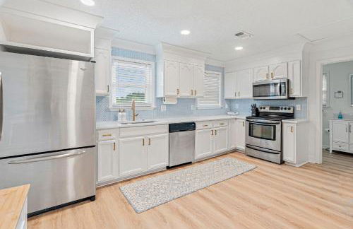 Mins to Casino & Beach Fire Pit Large Yard Decks - Foto 11