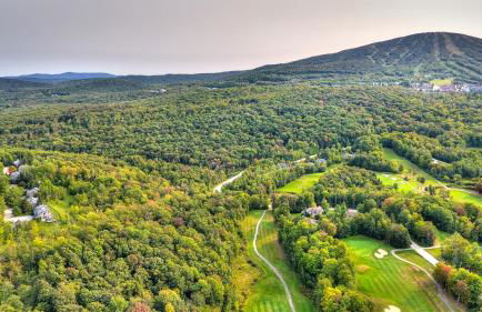 Stratton Mountain Condo with a Hot Tub! Sleeps 12! - Photo 2