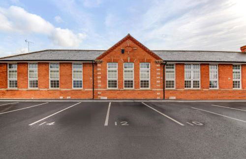 2-Bedroom Contractor Stay - Gated Parking & Fast WiFi - Photo 11