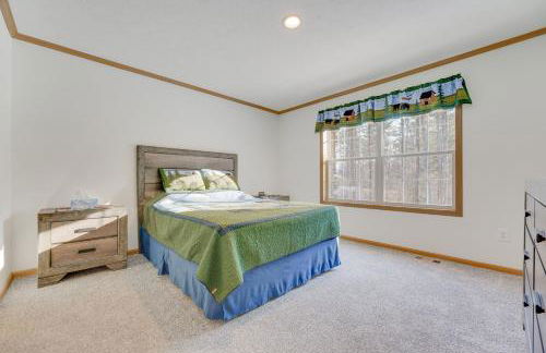 Less Than 1 Mi to Beach Peaceful Brant Lake Home! - Foto 13