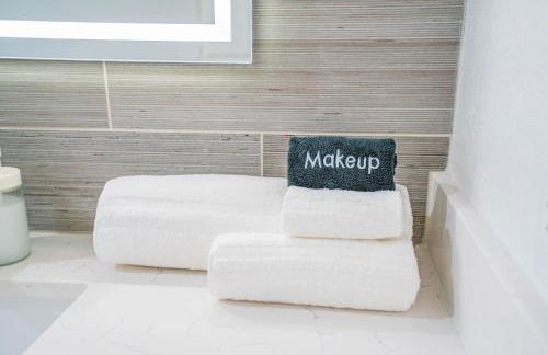 Glitzy 2BR Walk to Westgate Pool Gym WD - Foto 52