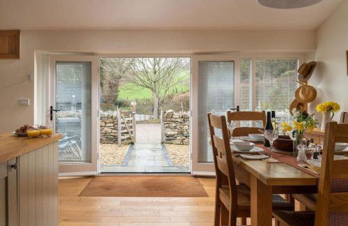 CRUCK BARN - Beautiful Renovated Barn within the Countryside - Photo 30