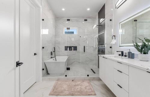 Luxurious Newly Built 5 BR 6 Bath Home w/ Rooftop - Foto 9