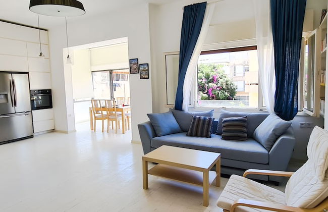 Modern Apt Rothschild Very Central TL7 - Photo 1