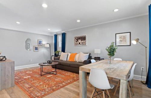 Garden District Balcony Condo w Gated Park - Foto 1