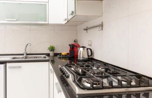 ArtStay - Exclusive Apt, Free Parking, Metro, Tram - Foto 8