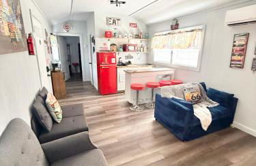 Route 66 Pop Stop-Minutes to Main St - Foto 40