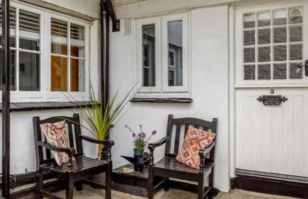 Boatsman's Cottage- sleeps 4- Garage- Mousehole - Photo 13