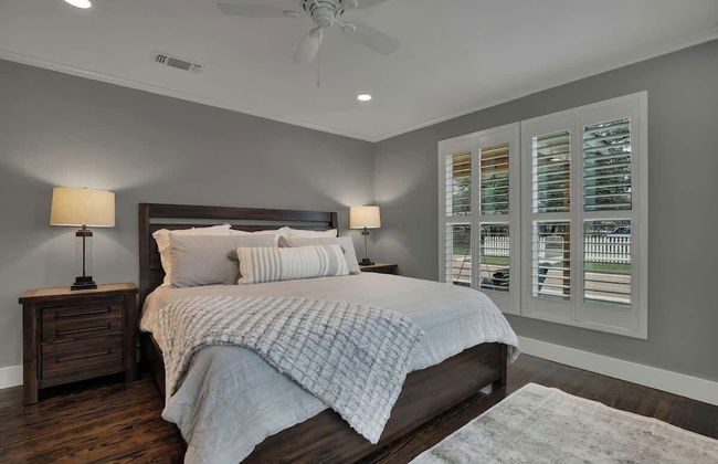 Upscale Home With Pool and Firepit - Close to Mercer St! - Foto 6