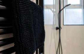 NEWLY Refurbed - Large Studio Apt With Private Parking - Foto 21