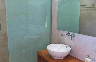 Paradise Hotel & Bar - Photo 15