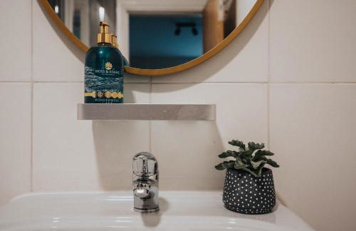 Brimmond Homes - nr to Univ, Hospitals, o2 Apollo, PLAB & 7 mins to City Centre - Stylish, Modern & Secure 2 Bed, 2 Bath Apt with Allocated Free Parking - Foto 44