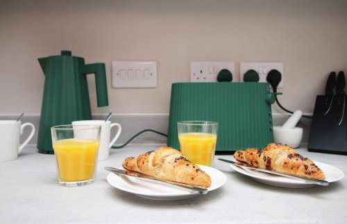 Elegant 2BR w/ Pool Table in Prime Location - Foto 19