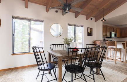 Wolfe by AvantStay | 5mins NorthStar! Fireplace, 2 Private Decks! - Foto 22