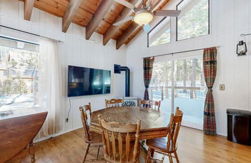 Less Than 2 Mi to Tahoe Donner Ski Resort Serene Retreat - Foto 5