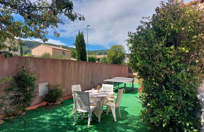 3 bedroom House in Solliès-Pont with private pool and garden - Photo 33