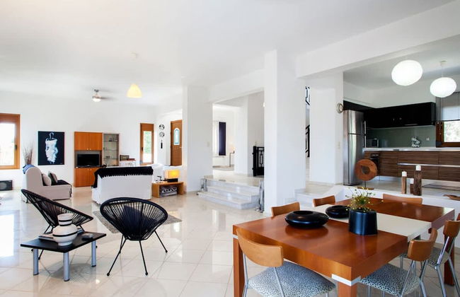 Artemis Spacious Luxury Villa With XL Private Pool - Foto 4