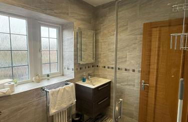 Modern Comfort for Longer Stays in Bury, 2-Bedrooms - Foto 8