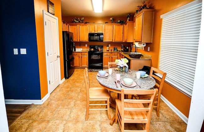 4 - Bed home, w/ Cali King Bed - 12 mins. to DTWN - Photo 32