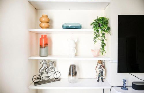 Modern 2BR Apartment for Contractors, Balcony & Fast Wi-Fi, W6 - Foto 15