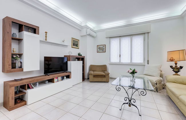 Cozy 2-Bedroom Flat with Balcony - Foto 24